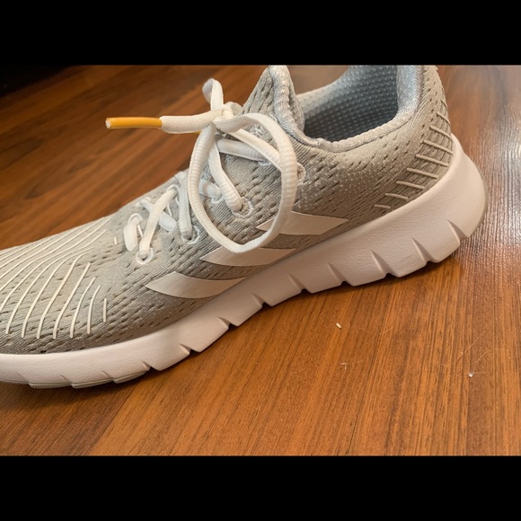 Adidas cloudfoam tennis shoes - Picture 3 of 3